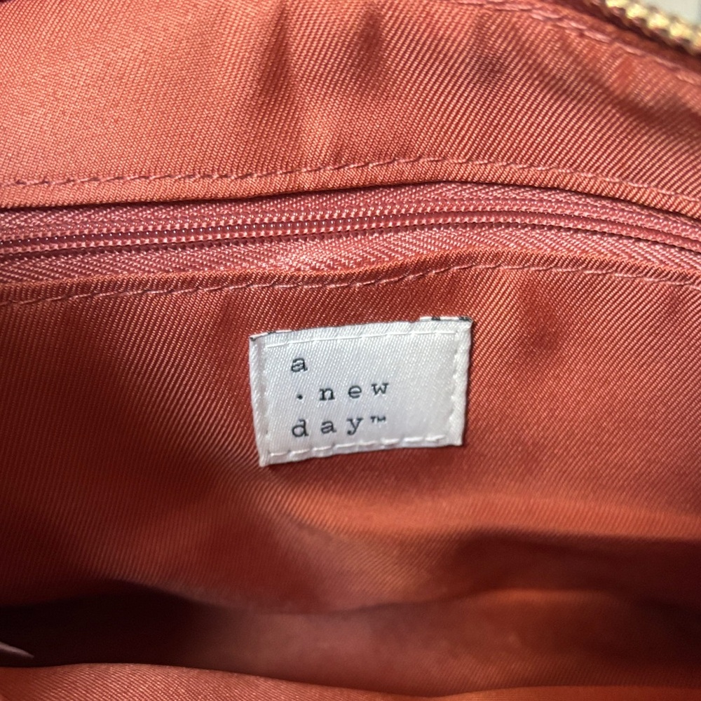 Ribbed hand bag - Picture 2 of 2